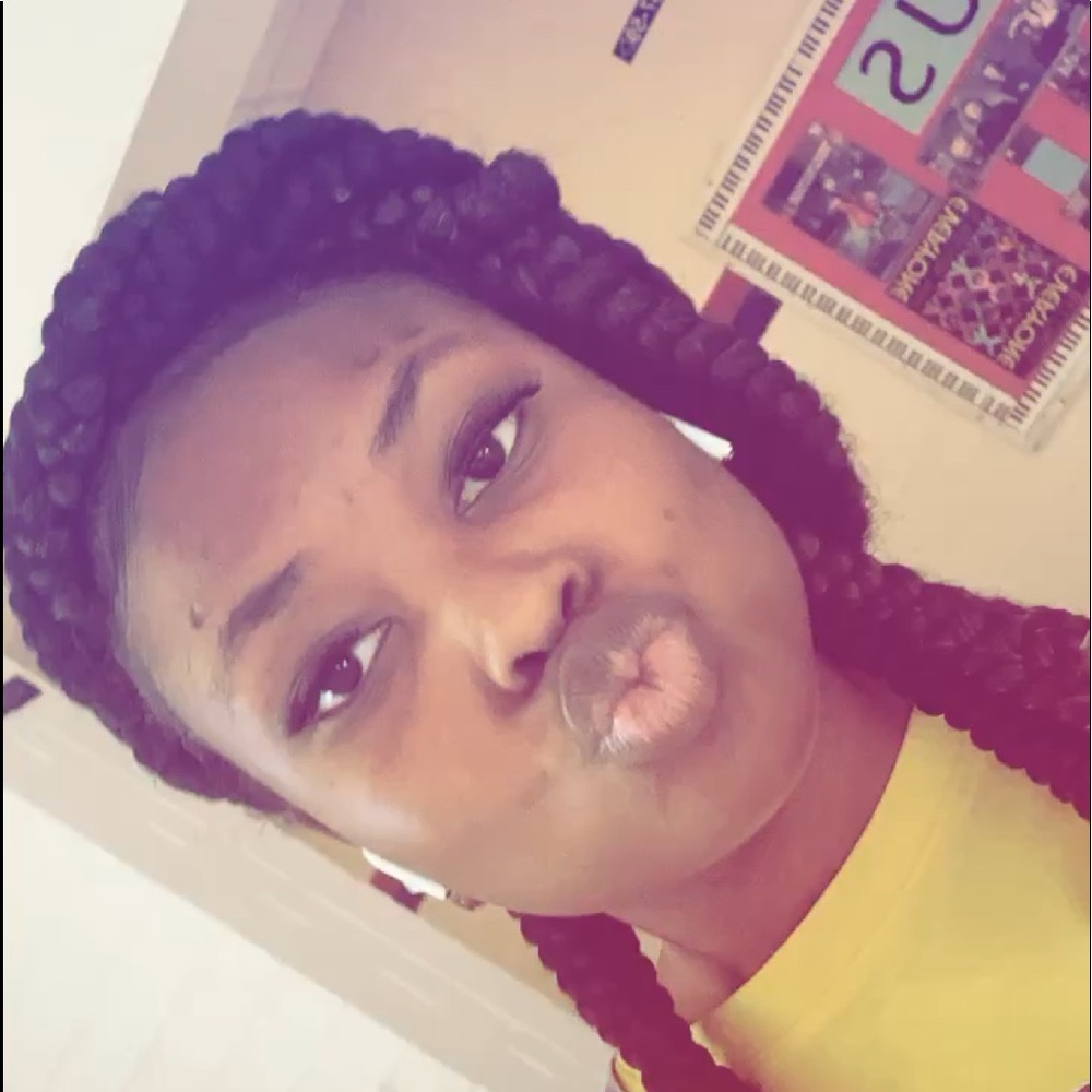 Meet your Posher, Alexis